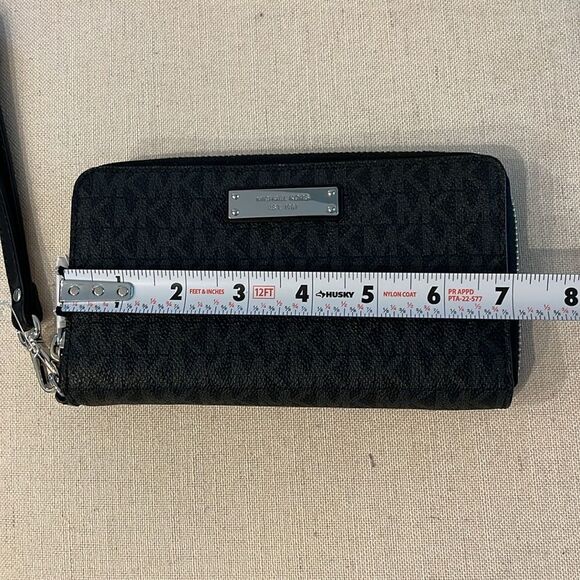 Michael Kors Logo Black Zipper Wristlet - Picture 4 of 5
